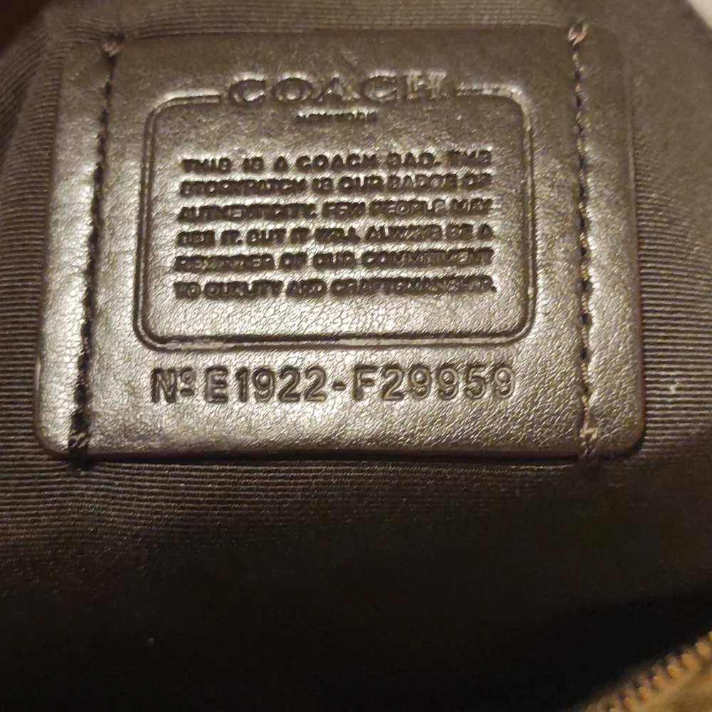 COACH Outline Signature Hobo EUC!! [FINAL PRICE] - Picture 11 of 13